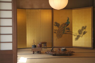 日本中古 两折绘松雀图金屏风