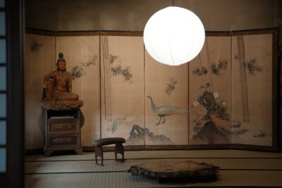 日本中古绘“孔雀花鸟图”六折屏风